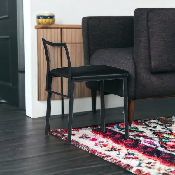 Homeroots 26 x 17 x 19 x 26 Black Simple Upholstered Chair - 285609