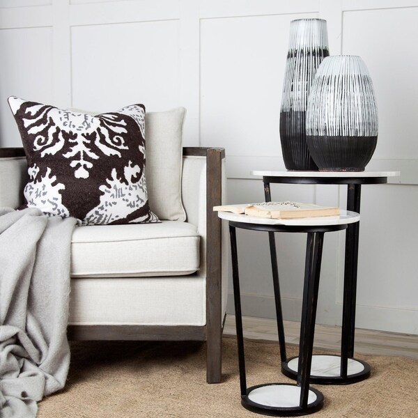 Homeroots 18 in. Round Marble Top Accent Table with Metal Frame, White & Black - 380684