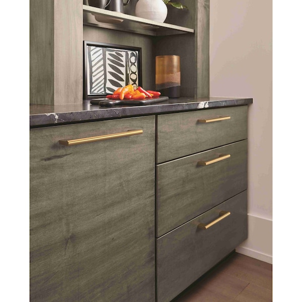 Amerock Versa 8-13/16 in 224 mm Center-to-Center Champagne Bronze Cabinet Pull - BP36915CZ