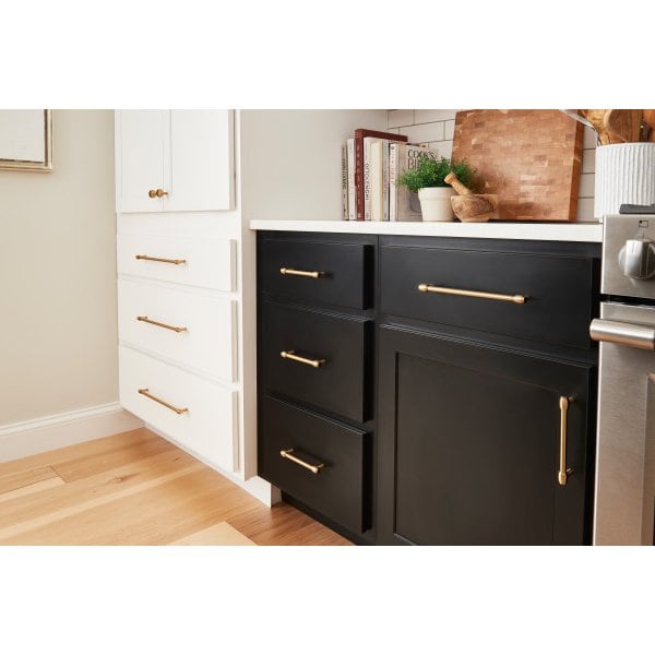 Jeffrey Alexander 192 mm Center-to-Center Satin Bronze Hayworth Cabinet Bar Pull - 885-192SBZ