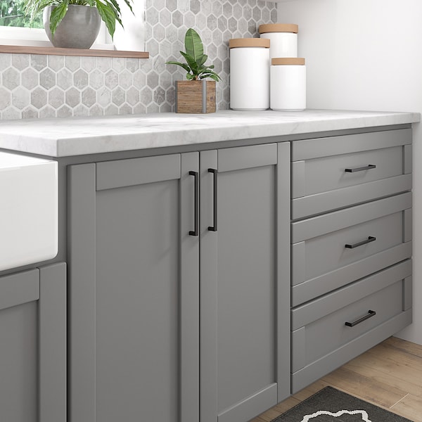 Richelieu Eglinton Collection 6-inch (152 mm) Matte Black Modern Rectangular Cabinet Pull - BP10746900