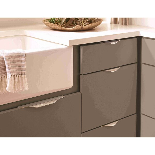 Amerock Aloft 4-3/16 in 106 mm Center-to-Center Polished Chrome Cabinet Edge Pull - BP3674326