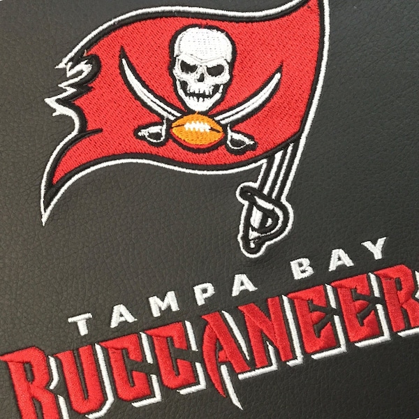 Dreamseat Stealth Power Plus Recliner with Tampa Bay Buccaneers Secondary Logo - XZ520823901CDSMHTUSBBLK-PSNFL21046