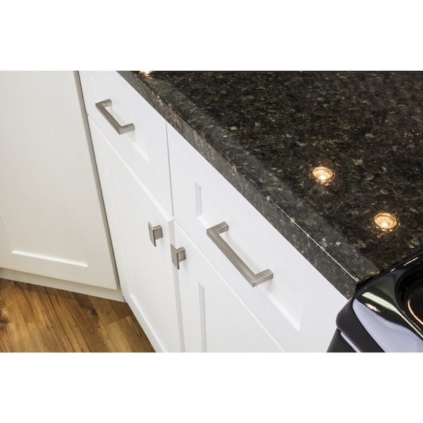 Elements By Hardware Resources 224 mm Center-to-Center Satin Nickel Square Stanton Cabinet Bar Pull - 625-224SN