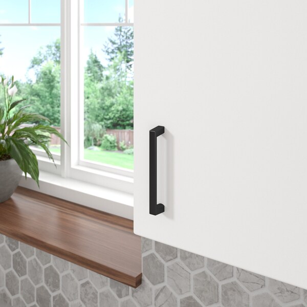 Richelieu Eglinton Collection 4-inch (102 mm) Matte Black Modern Rectangular Cabinet Pull - BP1076900
