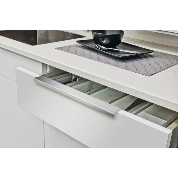 Richelieu 4 in. (102 mm) Center-to-Center Stainless Steel Contemporary Edge Pull - BP57606170
