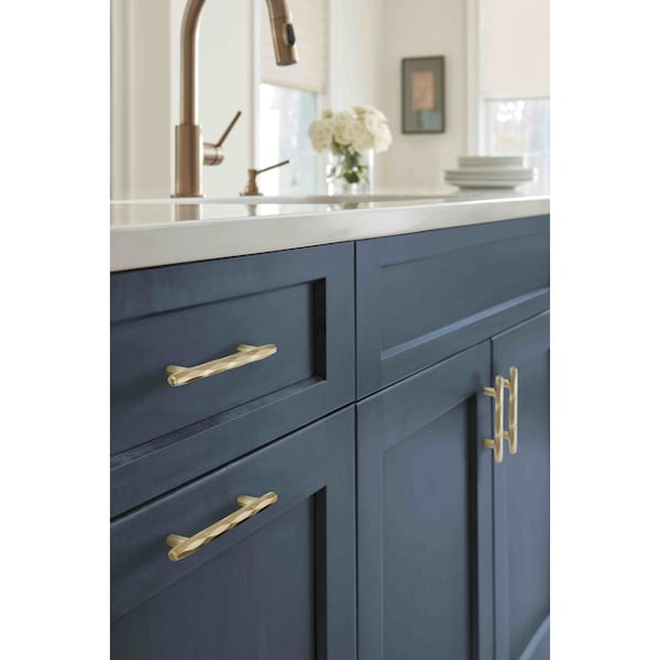 Amerock St. Vincent 5-1/16 in 128 mm Center-to-Center Champagne Bronze Cabinet Pull - BP36644CZ