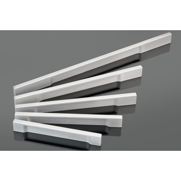 Richelieu 8 13/16 in (224 mm) Center-to-Center Stainless Steel Contemporary Drawer Pull - BP13101224170