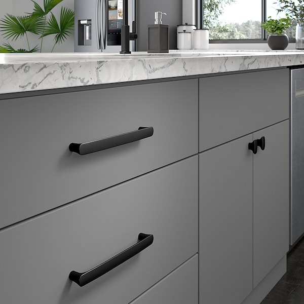 Richelieu 7 9/16-inch (192 mm) Center to Center Matte Black Contemporary Cabinet Pull - BP7345192900
