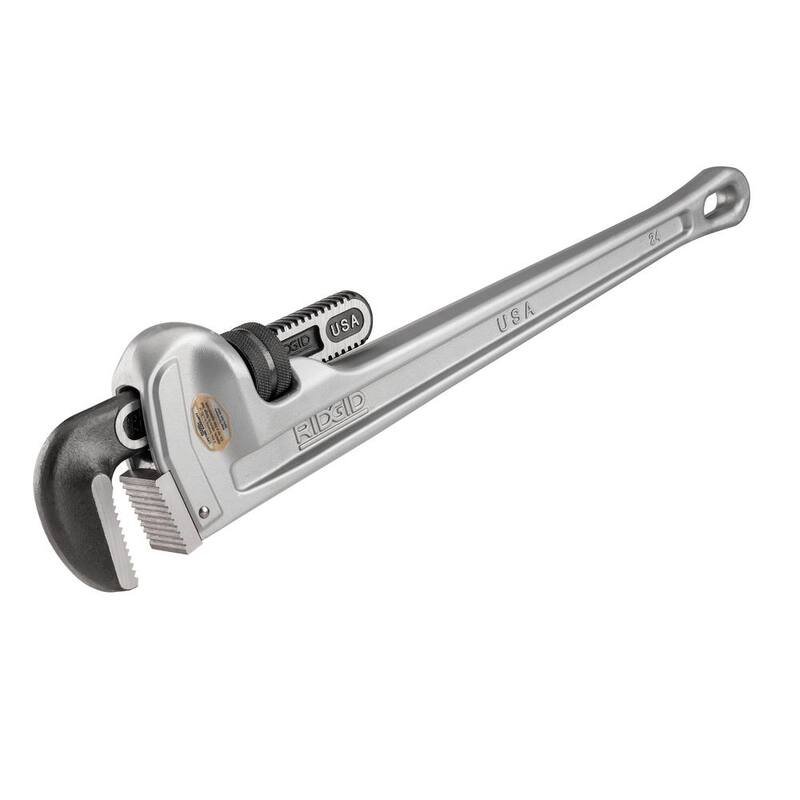 RIDGID 24 in. Aluminum Straight Pipe Wrench for Plumbing, Sturdy Plumbing Pipe Tool with Self Cleaning Threads and Hook Jaws - 31105