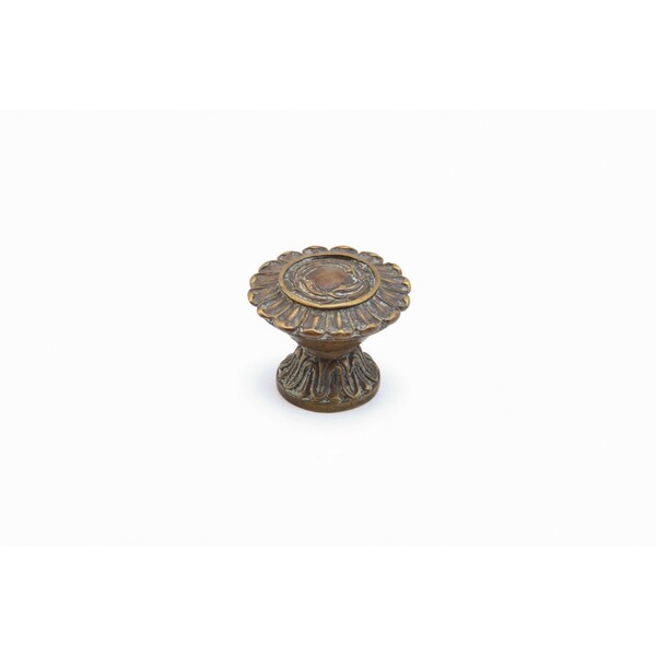 Schaub 1-1/2in French Court Cabinet Knob Monticello Brass Finish - 937-MBR