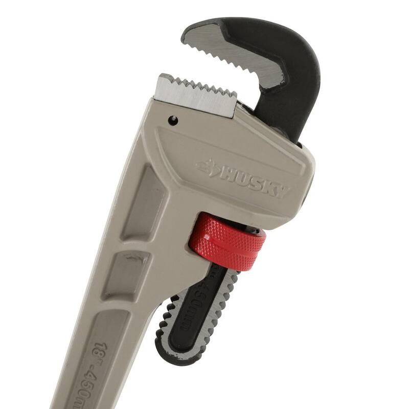 Husky 24 in. Aluminum Pipe Wrench with 2-1/2 in. Jaw Capacity - WG-40A-24AL