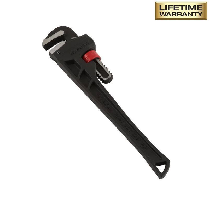 Husky 14 in. Heavy Duty Cast Iron Pipe Wrench with 1-1/2 in. Jaw Capacity - WG-40-14