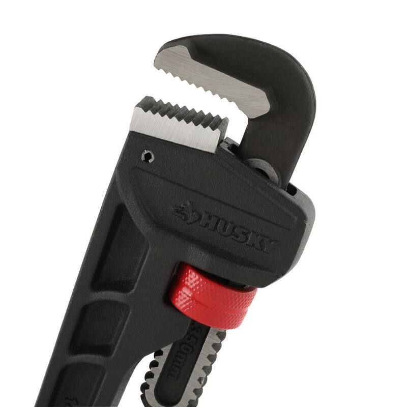 Husky 14 in. Heavy Duty Cast Iron Pipe Wrench with 1-1/2 in. Jaw Capacity - WG-40-14