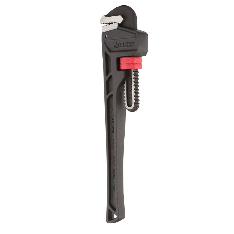 Husky 14 in. Heavy Duty Cast Iron Pipe Wrench with 1-1/2 in. Jaw Capacity - WG-40-14