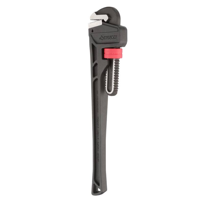 Husky 18 in. Heavy-Duty Cast Iron Pipe Wrench with 2 in. Jaw Capacity - WG-40-18
