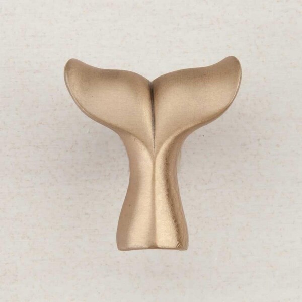 Acorn Mfg Artisan Collection Whale Tail Knob, Museum Gold - DP6GP