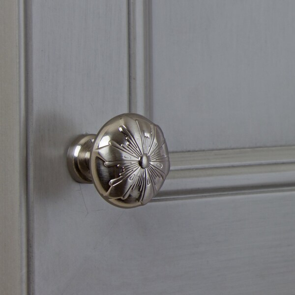 Gliderite Hardware 1-1/8 in. Transitional Round Snowflake Cabinet knob - 87420-SN, 25PK - 87420-SN-25