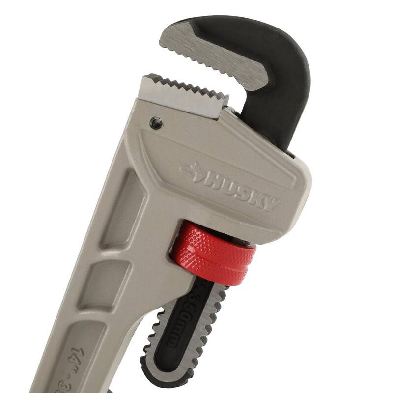 Husky 14 in. Aluminum Pipe Wrench with 1-1/2 in. Jaw Capacity - WG-40A-14AL