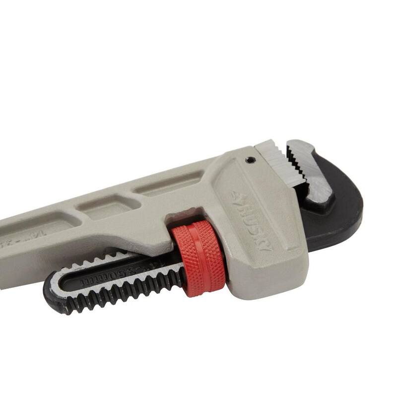 Husky 14 in. Aluminum Pipe Wrench with 1-1/2 in. Jaw Capacity - WG-40A-14AL
