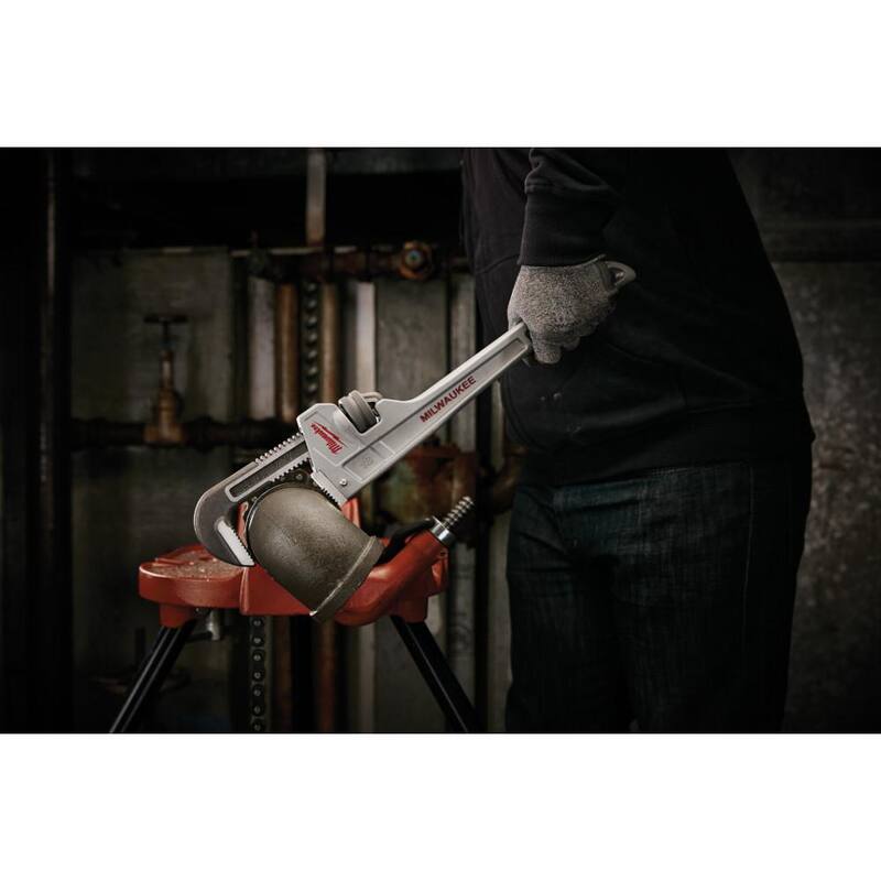Milwaukee 18 in. and 24 in. Aluminum Pipe Wrench Set (2-Tool) - 48-22-7218-48-22-7224