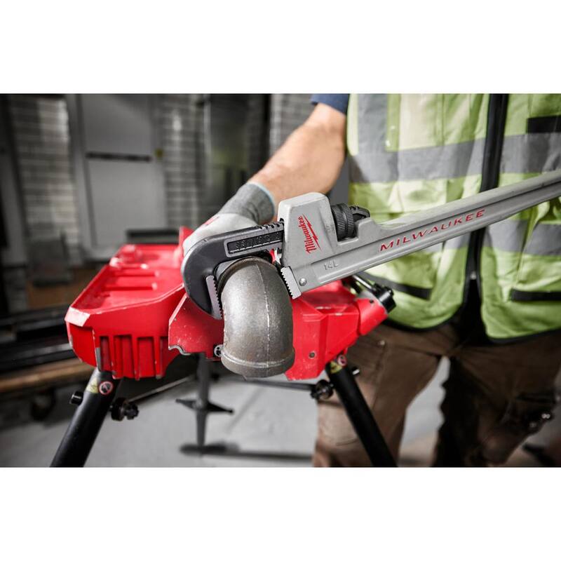 Milwaukee 14 in. Aluminum Pipe Wrench with Power Length Handle - 48-22-7215