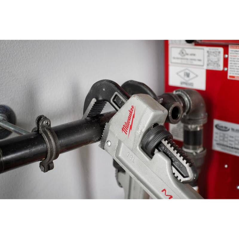 Milwaukee 14 in. Aluminum Pipe Wrench with Power Length Handle - 48-22-7215