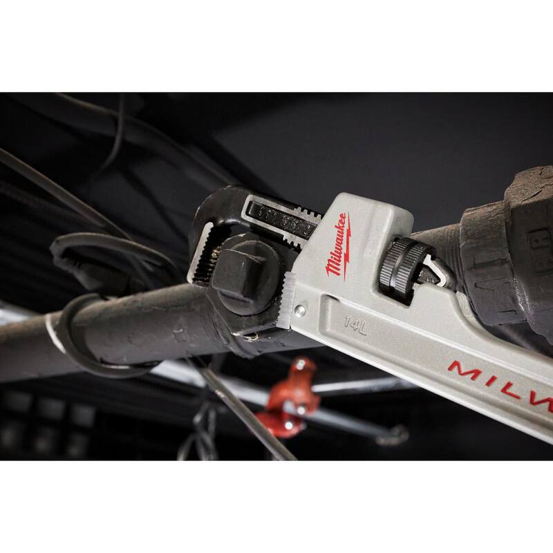 Milwaukee 14 in. Aluminum Pipe Wrench with Power Length Handle - 48-22-7215