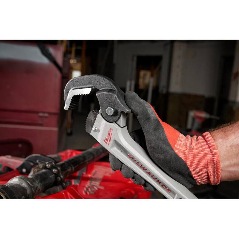 Milwaukee 14 in. Self-Adjusting Aluminum Pipe Wrench - 48-22-7414