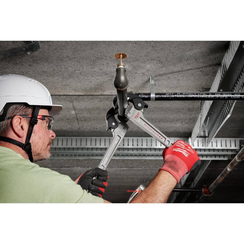 Milwaukee 14 in. Self-Adjusting Aluminum Pipe Wrench - 48-22-7414