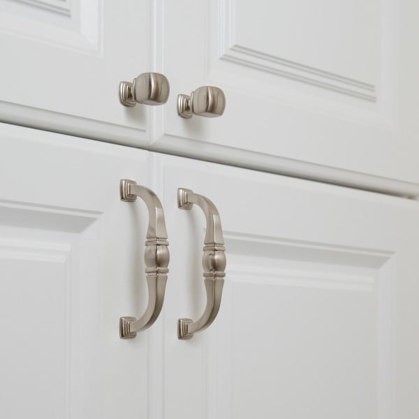 Jeffrey Alexander 1" Overall Length  Satin Nickel Katharine Cabinet Knob - 188L-SN