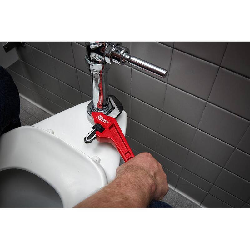 Llave de tubo de acero con hexágono desplazado de 12 pulgadas de Milwaukee y llave de tubo de mandíbula lisa de 12 pulgadas - 48-22-7171-48-22-7186.