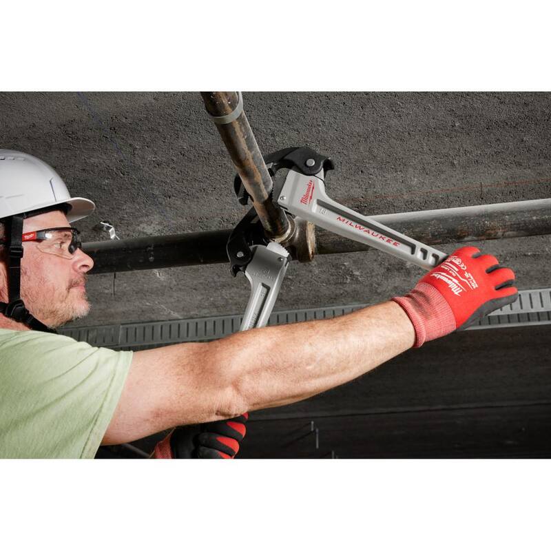 Llave de tubo de aluminio autoajustable de 18 pulgadas de Milwaukee - 48-22-7418