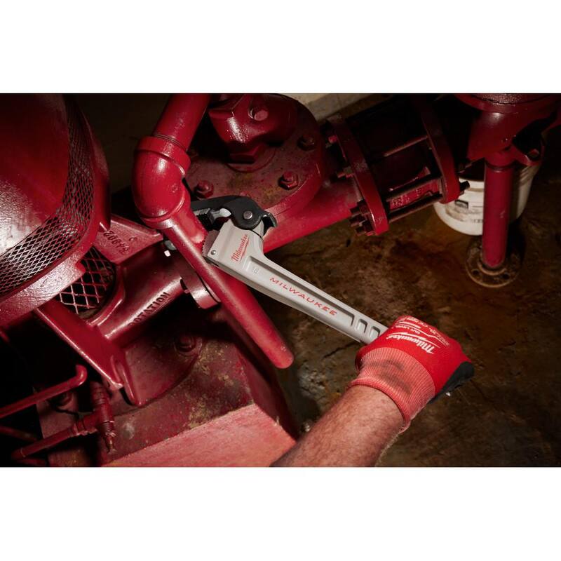 Llave de tubo de aluminio autoajustable de 18 pulgadas de Milwaukee - 48-22-7418