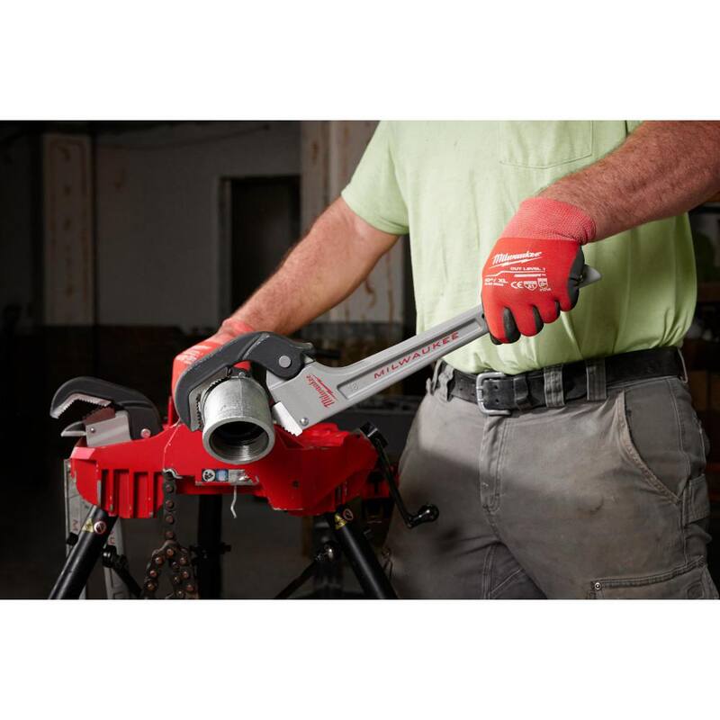 Llave de tubo de aluminio autoajustable de 18 pulgadas de Milwaukee - 48-22-7418