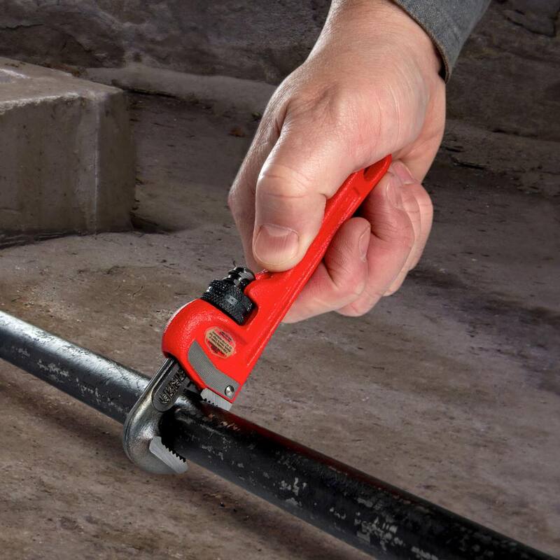 Llave de tubo recta RIDGID de 6 pulgadas para plomería pesada, herramienta resistente para tuberías con roscas autolimpiantes y mordazas de gancho - 31000