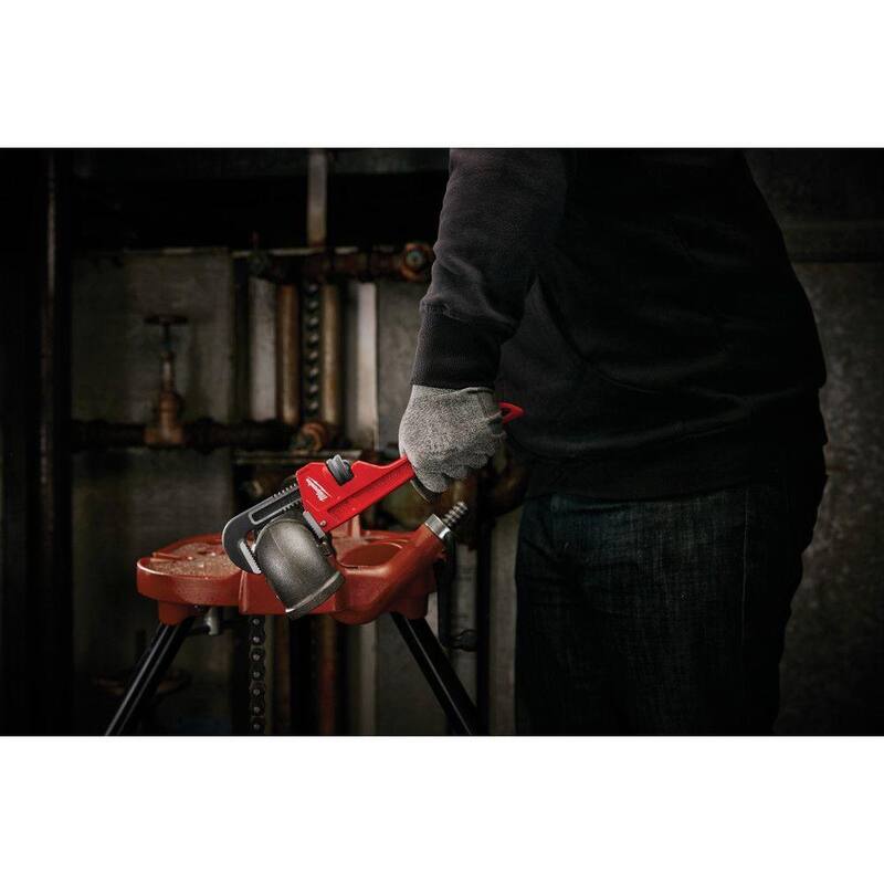 Llave para tubo de acero de 10 pulgadas de Milwaukee - 48-22-7110