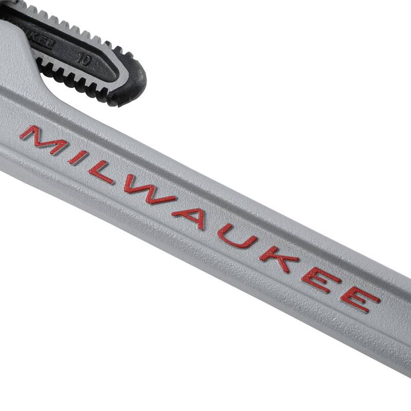 Llave para tubo de aluminio de 10 pulgadas de Milwaukee con mango POWERLENGTH con llave para tubo de aluminio de 14 pulgadas - 48-22-7213-48-22-7184.