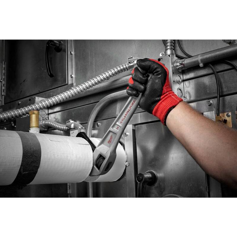 Llave de tubo de aluminio de 10 pulgadas de Milwaukee con mango de longitud de energía y llave de tubo offset de 24 pulgadas (2 piezas) - 48-22-7213-48-22-7182