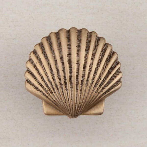 Acorn Mfg Artisan Collection Small Scallop Knob, Museum Gold - DPAGP