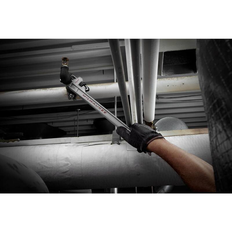 Llave de tubo de aluminio de 10 pulgadas de Milwaukee con mango de longitud de potencia con llave de tazón de 2.5 pulgadas (2 piezas) - 48-22-7213-48-22-7002