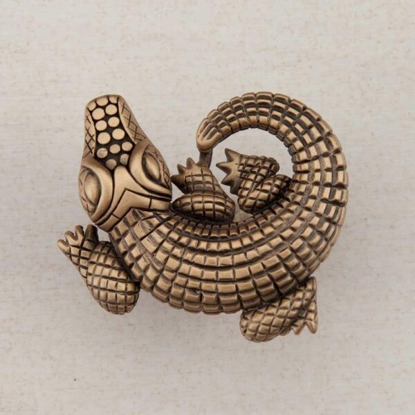 Acorn Mfg Artisan Collection Alligator Knob, Museum Gold - DPMGP