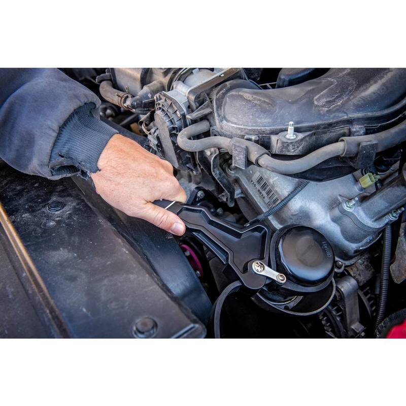 Llave de correa de material dual Husky de 24 pulgadas con capacidad de 8 pulgadas - H8STRAPWR