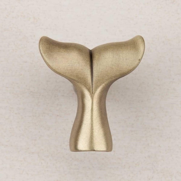 Acorn Mfg Artisan Collection Whale Tail Knob, Antique Brass - DP6AP