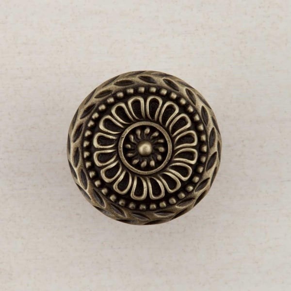 Acorn Mfg Artisan Collection Lace Circle Knob, Antique Brass - DQFAP