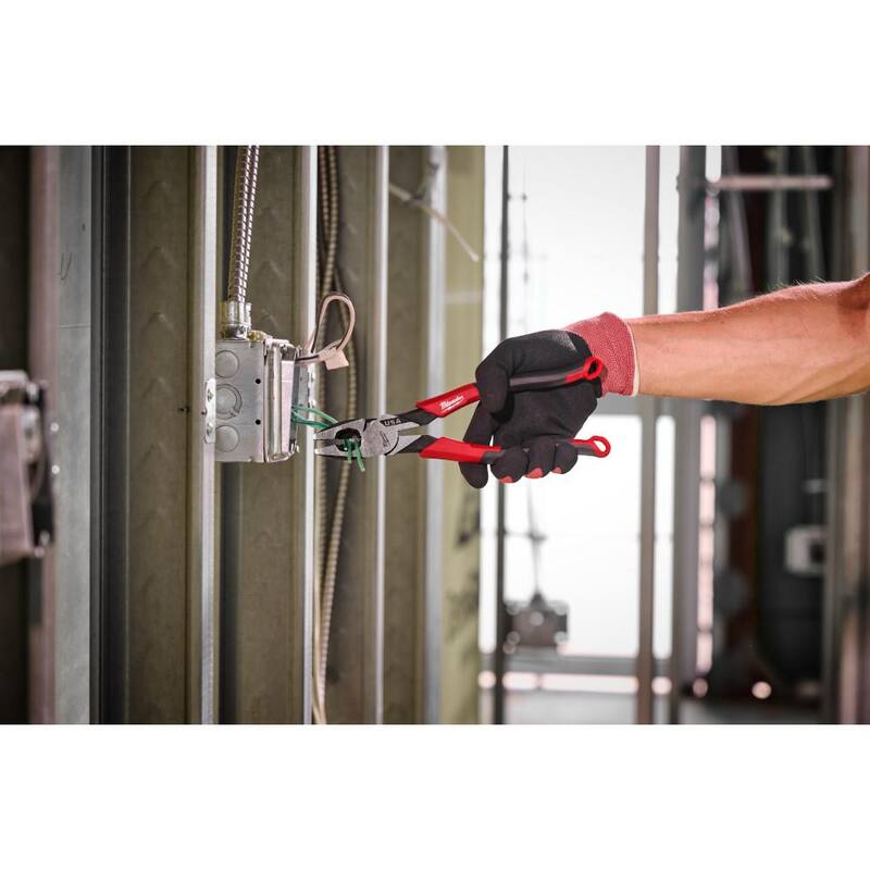 Milwaukee 9 in. Lineman's Pliers with Fish Tape Puller and Comfort Grip - MT550