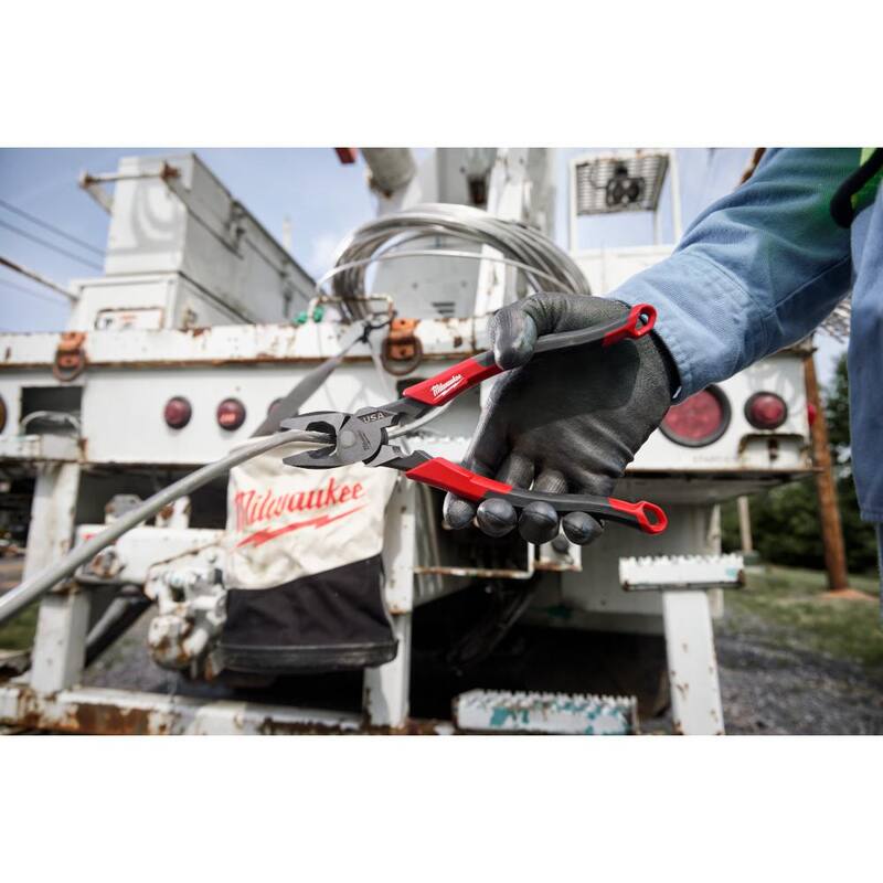 Milwaukee 9 in. Lineman's Pliers with Thread Cleaner / Fish Tape Puller and Comfort Grip - MT550T