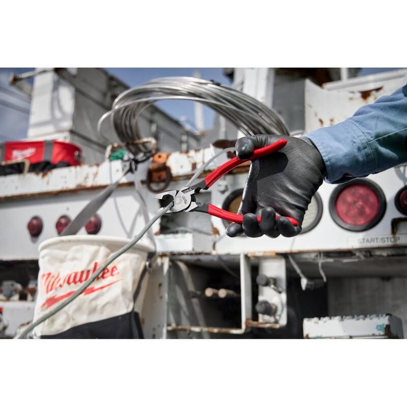 Milwaukee 9 in. Lineman's Pliers with Thread Cleaner / Fish Tape Puller and Dipped Grip - MT500T