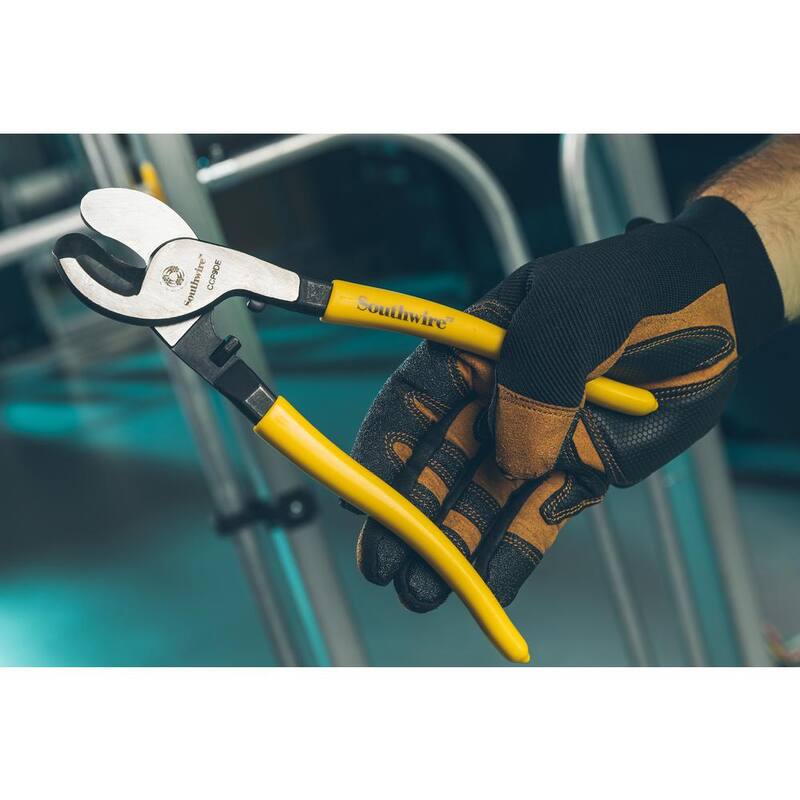 Southwire 9 in. Hi-Leverage Cable Cutters with Dipped Handles - 64323040