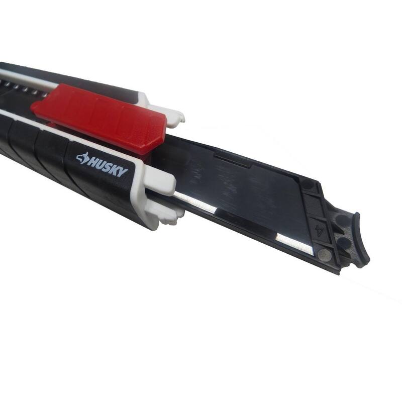 Husky 18 mm Pro 7-Point Snap Blade Knife with 3 Black Blades - RK7B-HUS